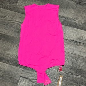 SKIMS ESSENTIAL CREW NECK SLEEVELESS BODYSUIT - PINK HIGHLIGHTER - S/M